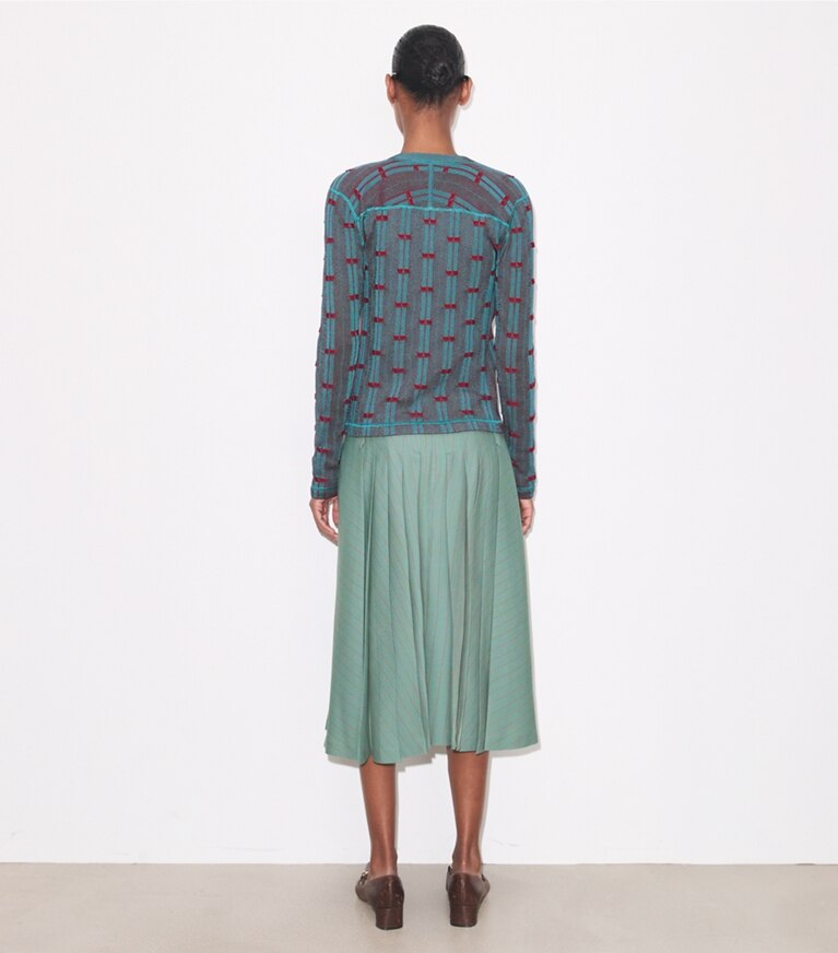 Tory Burch diseñador suéteres Cárdigan de viscosa acanalada en Mermaid / Bordeaux parte posterior en modelo