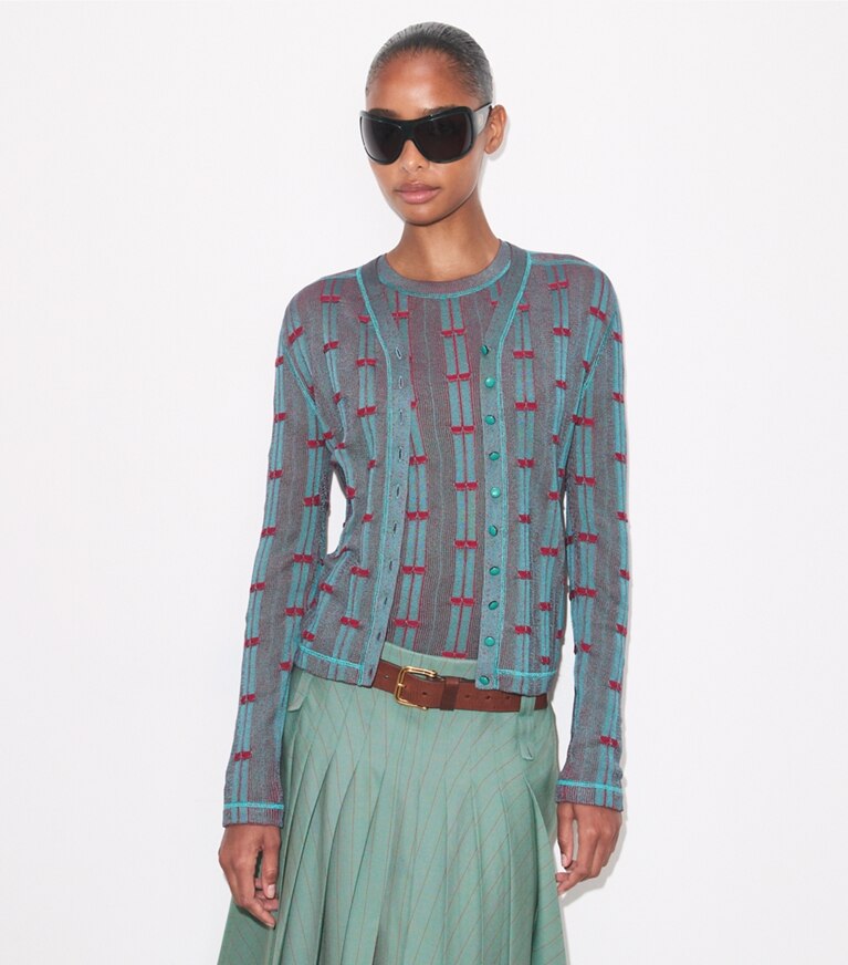 Tory Burch diseñador suéteres Cárdigan de viscosa acanalada en Mermaid / Bordeaux detalle en modelo