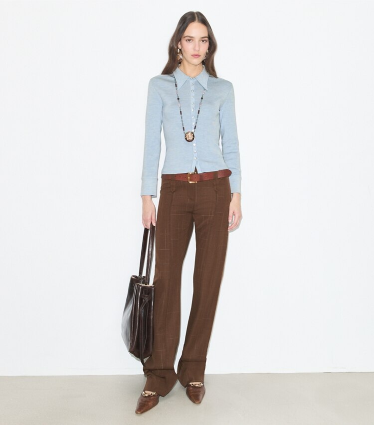 Tory Burch diseñador suéteres Cárdigan estilo polo de seda en Light Blue frente en modelo