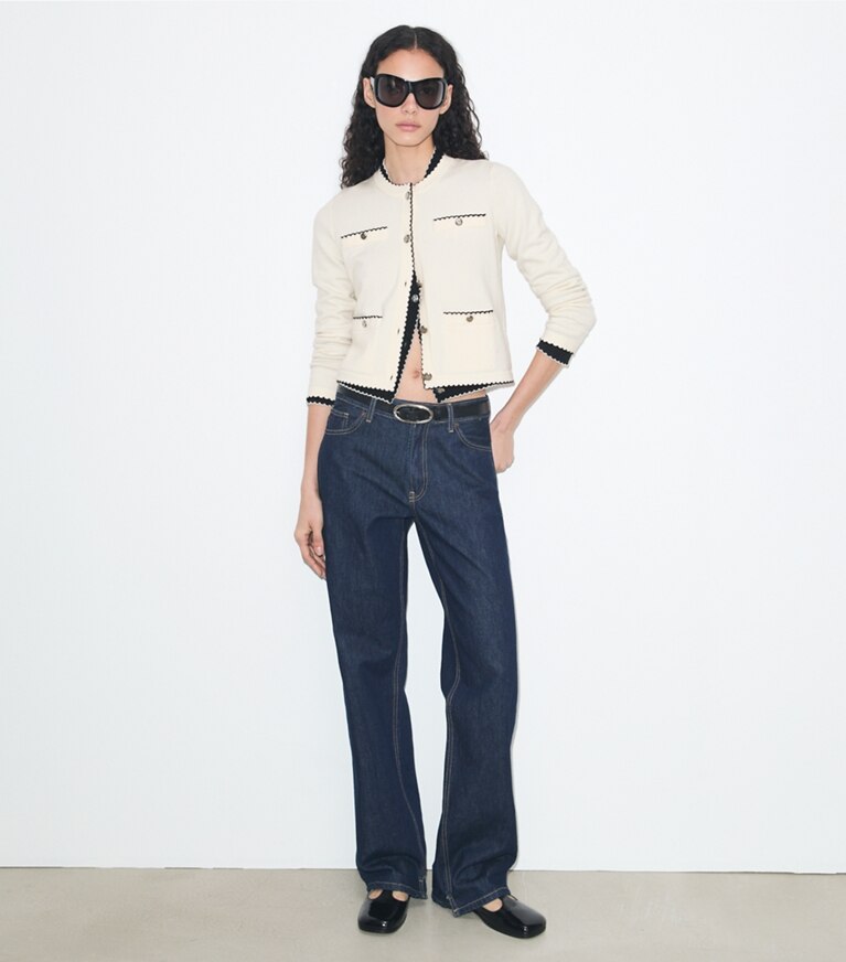 Tory Burch diseñador suéteres Cárdigan festoneado de lana Kendra en New Ivory / Medium Navy adicional en modelo