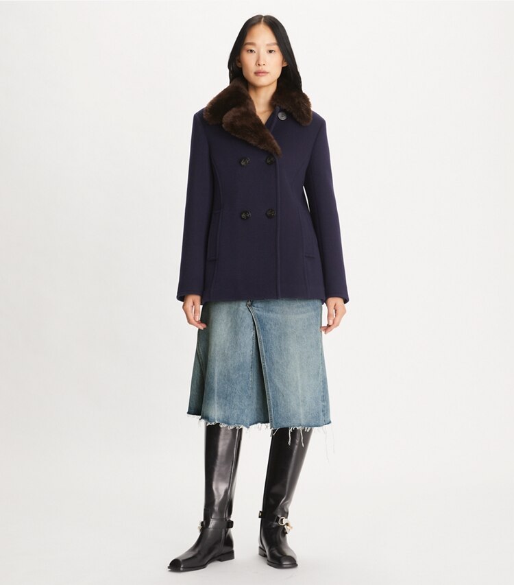 Tory Burch designer vestes Caban en flanelle dans Medium Navy sur modèle, de face