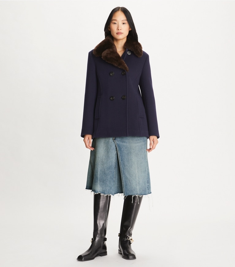 Tory Burch designer vestes Caban en flanelle dans Medium Navy sur modèle, de face