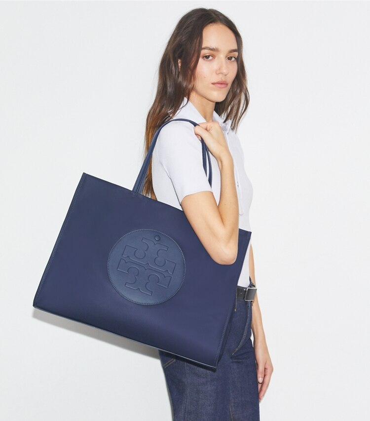 Tory Burch designer cabas Cabas Ella in New Navy accessory on model