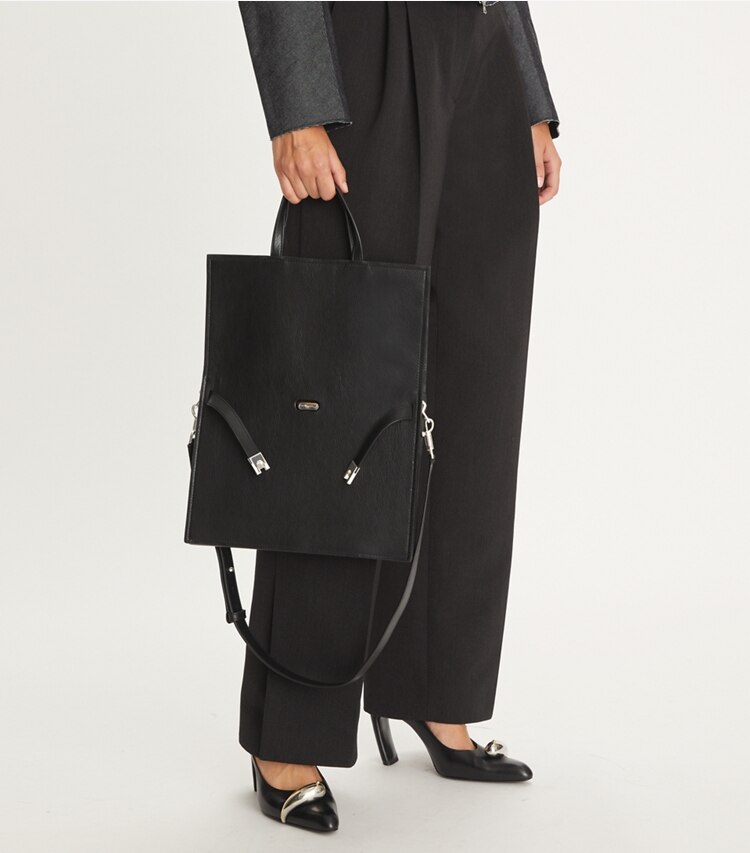 Tory Burch designer sacs porté épaule Cabas Lee Radziwill in Black additional on model