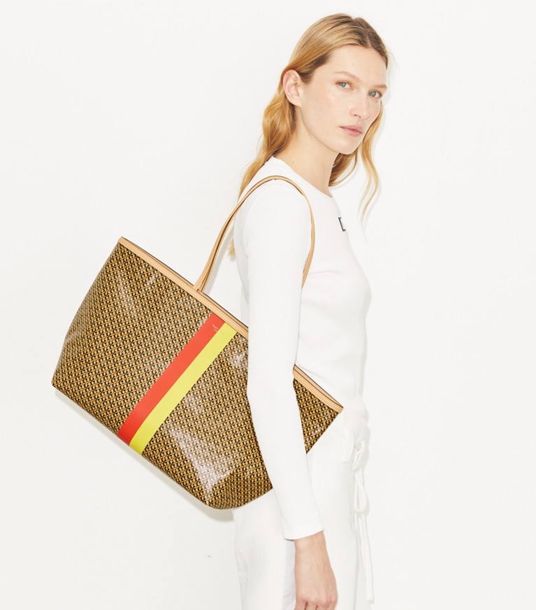 Tory Burch designer cabas Cabas Racer in Tan Printed accessory on model