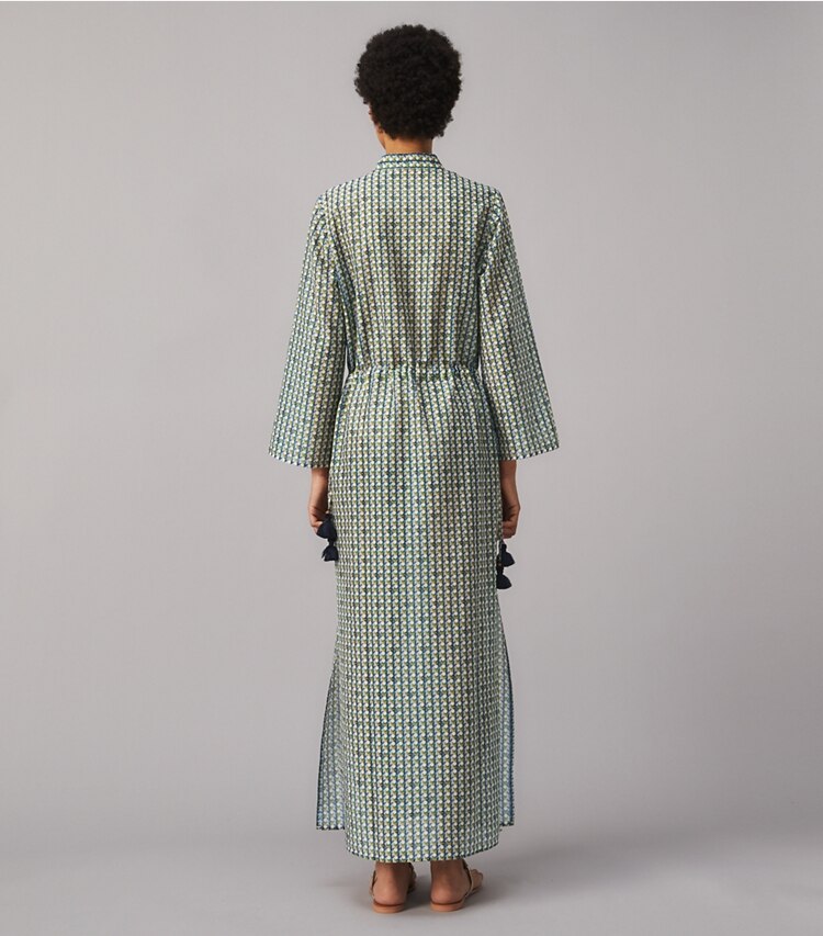 Tory Burch diseñador vestidos Caftán largo estampado en BASKET-WEAVE LOGO GEO SMALL - Combo L parte posterior en modelo