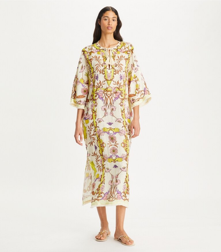 Tory Burch designer robes Caftan en gaze de lin imprimé dans Chartreuse Field Convo sur modèle, de face