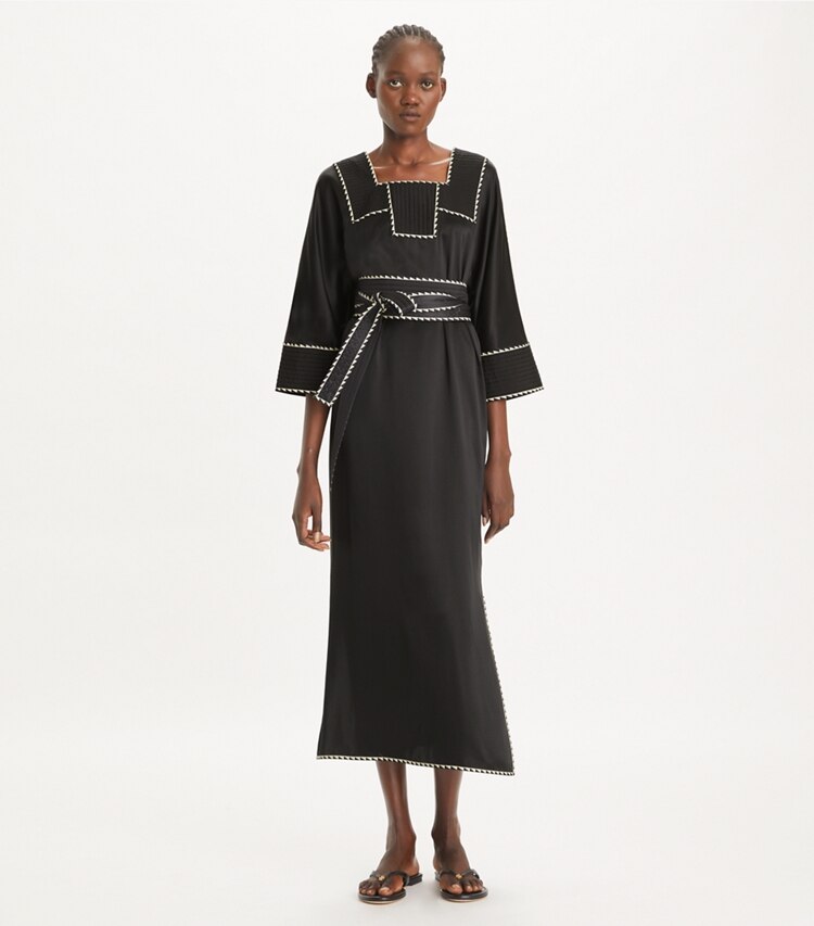 Tory Burch designer abiti Caftano in seta in Black parte anteriore su modella