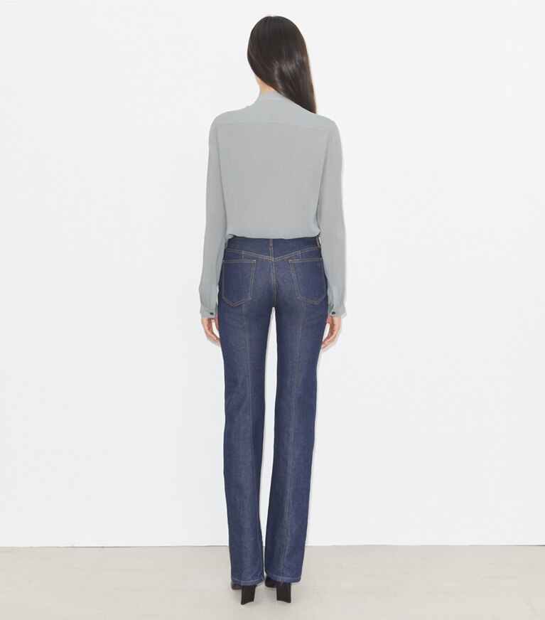 Tory Burch designer tops Camicetta in georgette con fiocco in Gray on model back