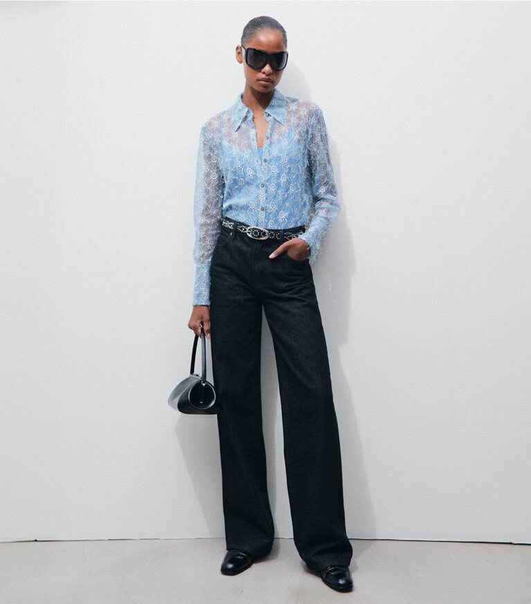 Tory Burch designer tops Camicia Chantilly in pizzo fil coupé in Blue Porcelain additional on model