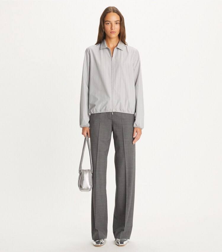 Tory Burch designer tops Camicia in cotone a righe in Medium Grey/White parte anteriore su modella