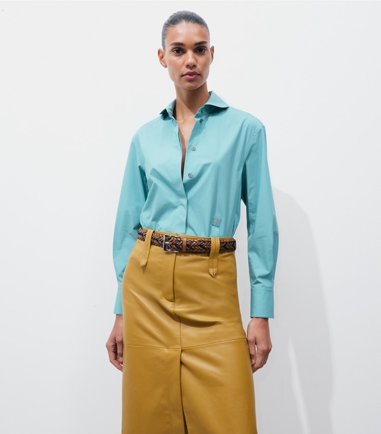 Tory Burch designer tops Camicia in popeline in Clouded Blue on model detail