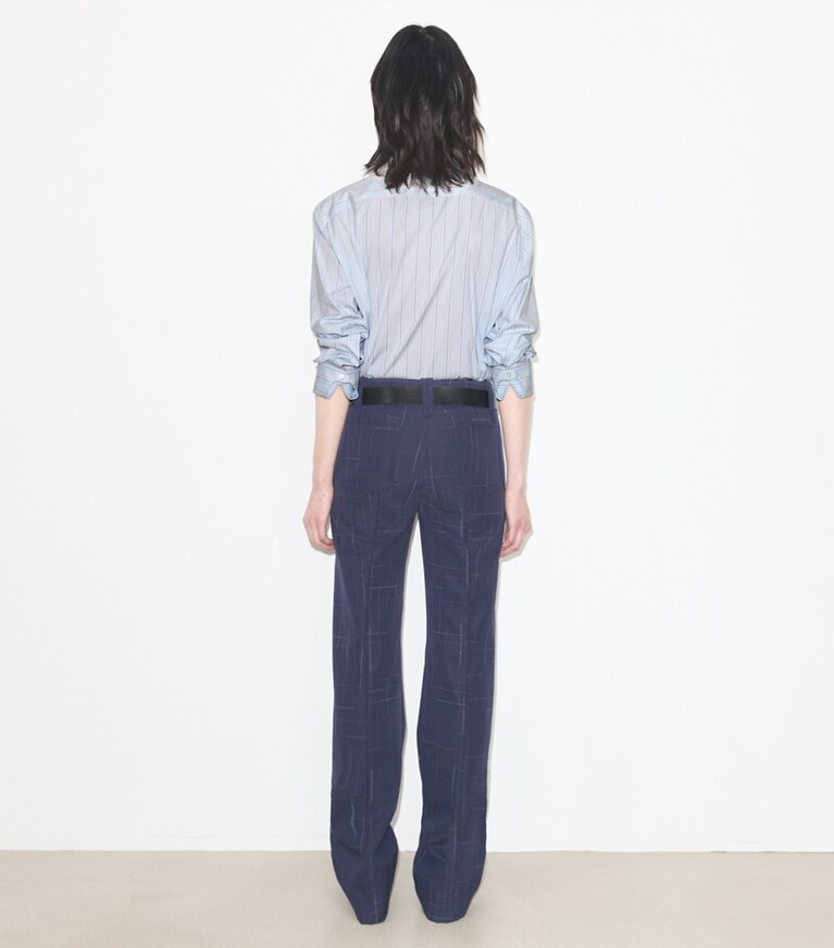 Tory Burch diseñador tops Camisa de algodón a rayas en Blue Stripe parte posterior en modelo