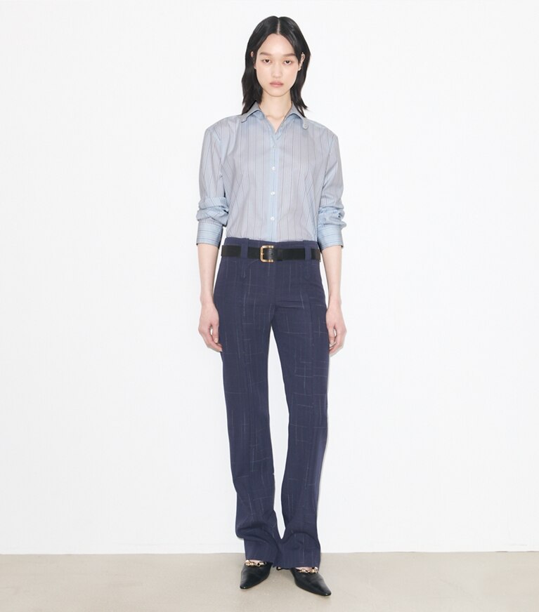 Tory Burch diseñador tops Camisa de algodón a rayas en Blue Stripe frente en modelo