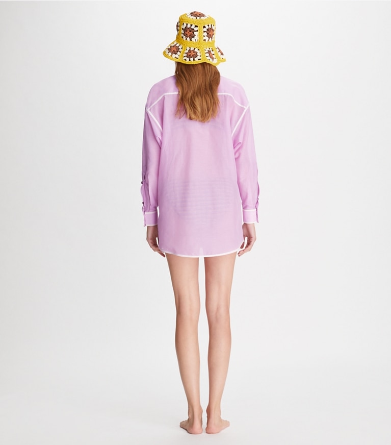 Tory Burch diseñador pareos Camisa de playa en Lavender parte posterior en modelo