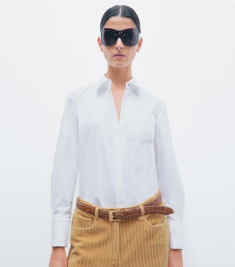 Tory Burch diseñador tops Camisa de popelina Bunny Knot en White detalle en modelo