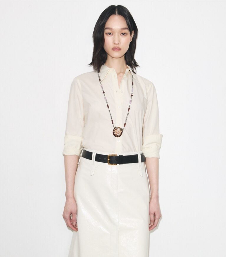 Tory Burch diseñador tops Camisa de poplín de algodón en Ivory / Ivory detalle en modelo