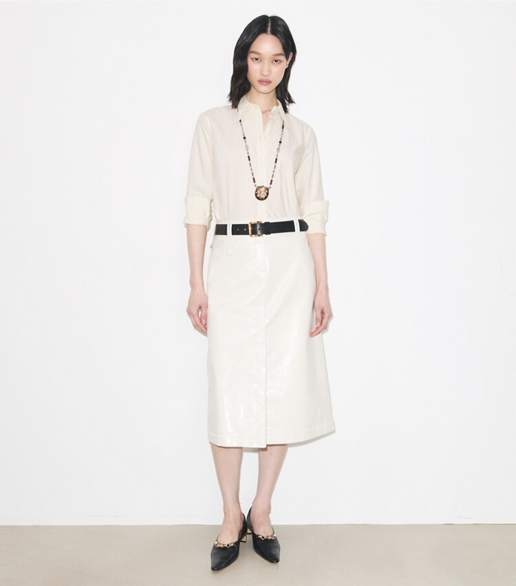 Tory Burch diseñador tops Camisa de poplín de algodón en Ivory / Ivory frente en modelo