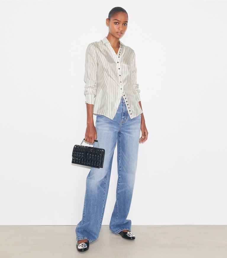 Tory Burch diseñador tops Camisa fruncida en White/Gray/Black Helios Striped Lining adicional en modelo