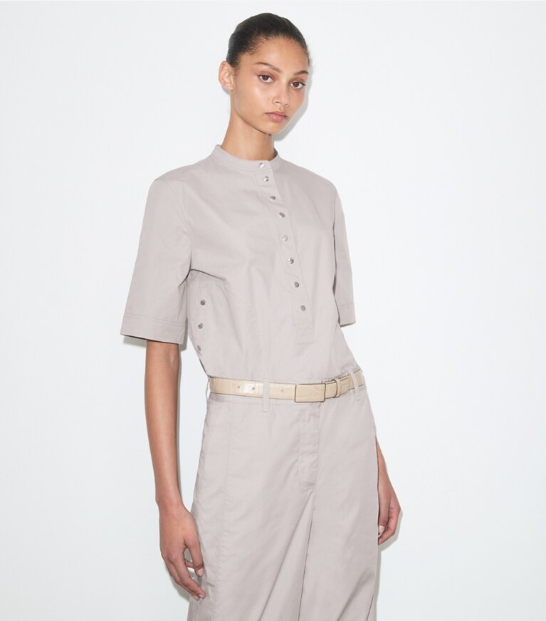Tory Burch diseñador tops Camisa tipo camp de algodón en Gray detalle en modelo