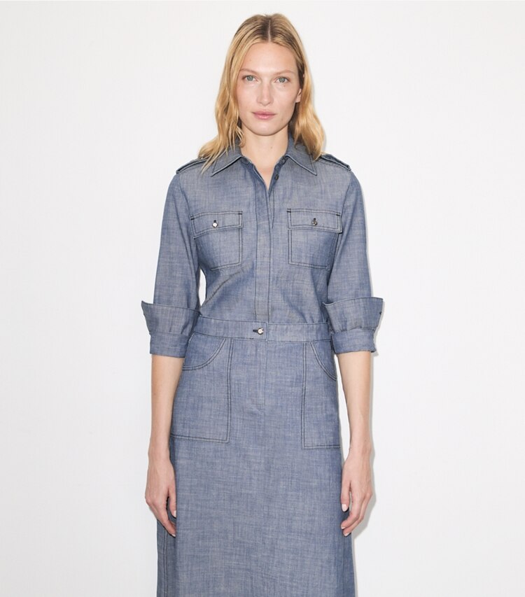 Tory Burch diseñador tops Camisa tipo camp de algodón en Blue Wash detalle en modelo