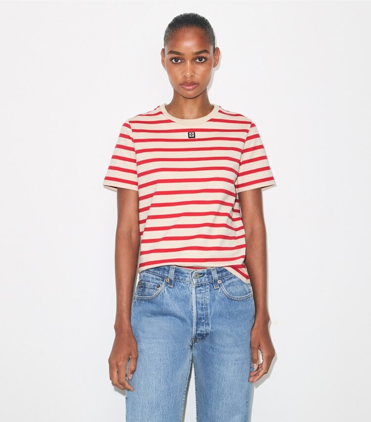 Tory Burch diseñador tops Camiseta de algodón a rayas en Light Ivory/Flash Red detalle en modelo