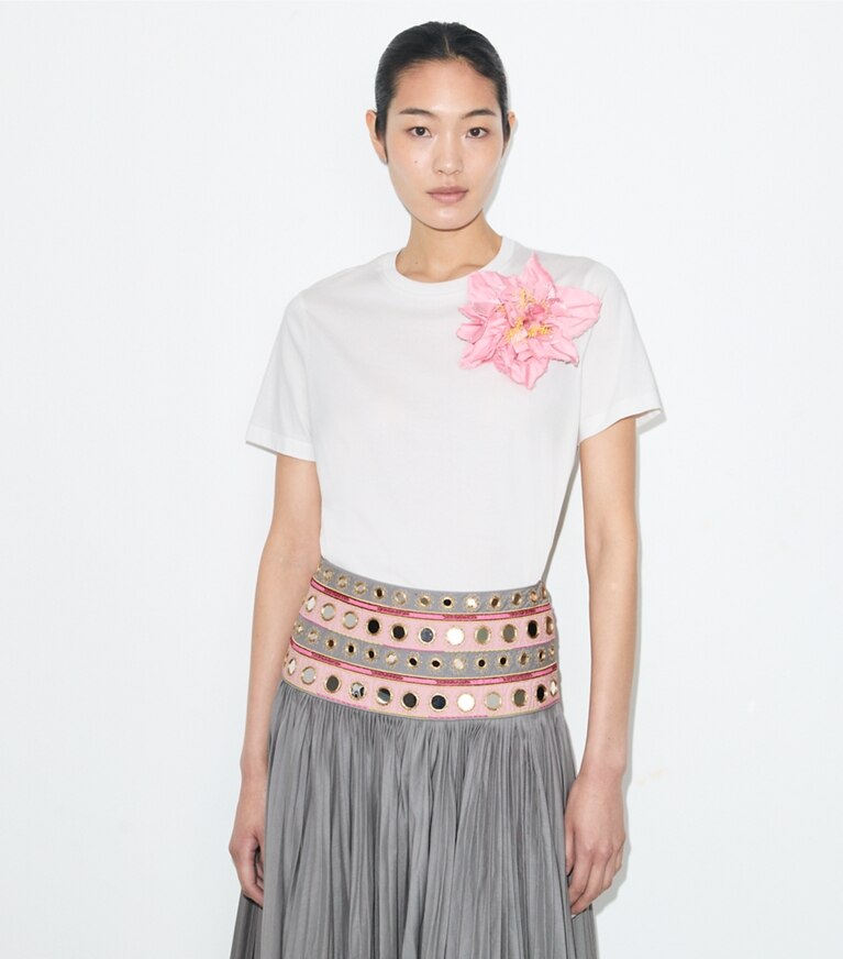 Tory Burch diseñador tops Camiseta de algodón con adornos en Snow White / Light Pink detalle en modelo