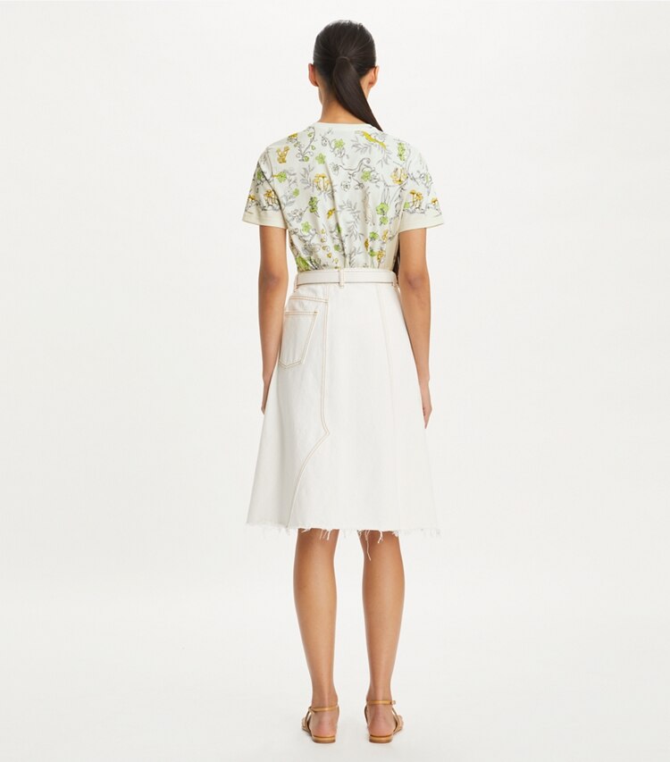 Tory Burch diseñador tops Camiseta de algodón estampado en Beige Rabbit Field parte posterior en modelo