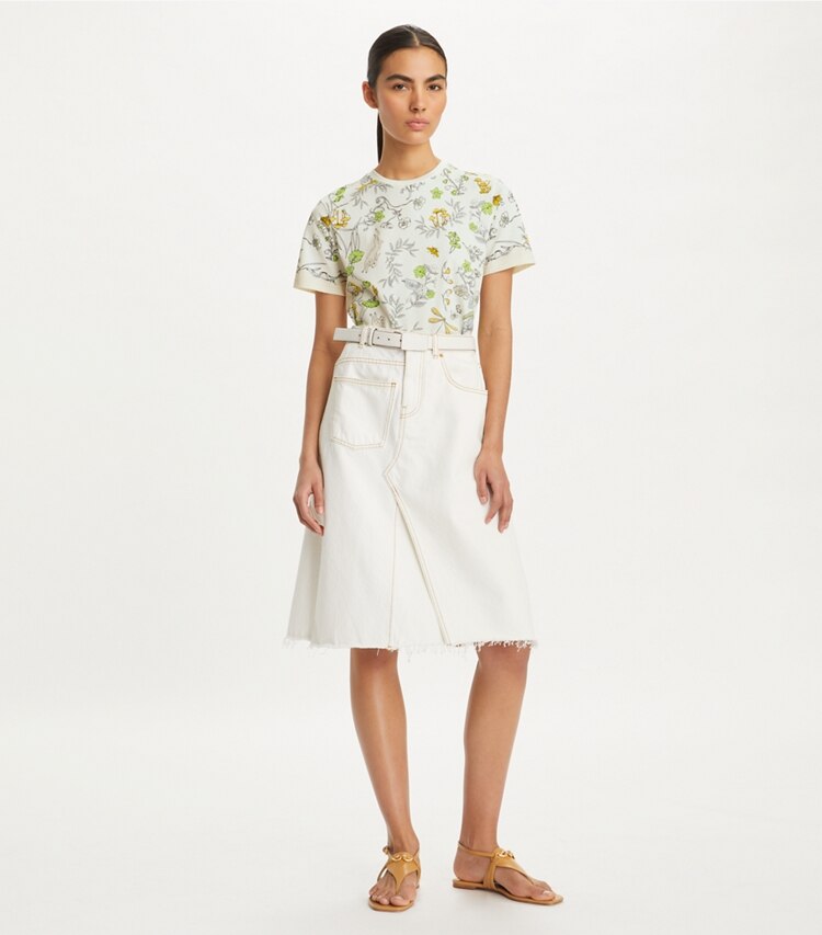 Tory Burch diseñador tops Camiseta de algodón estampado en Beige Rabbit Field frente en modelo