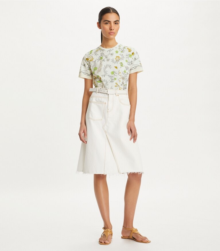Tory Burch diseñador tops Camiseta de algodón estampado en Beige Rabbit Field frente en modelo