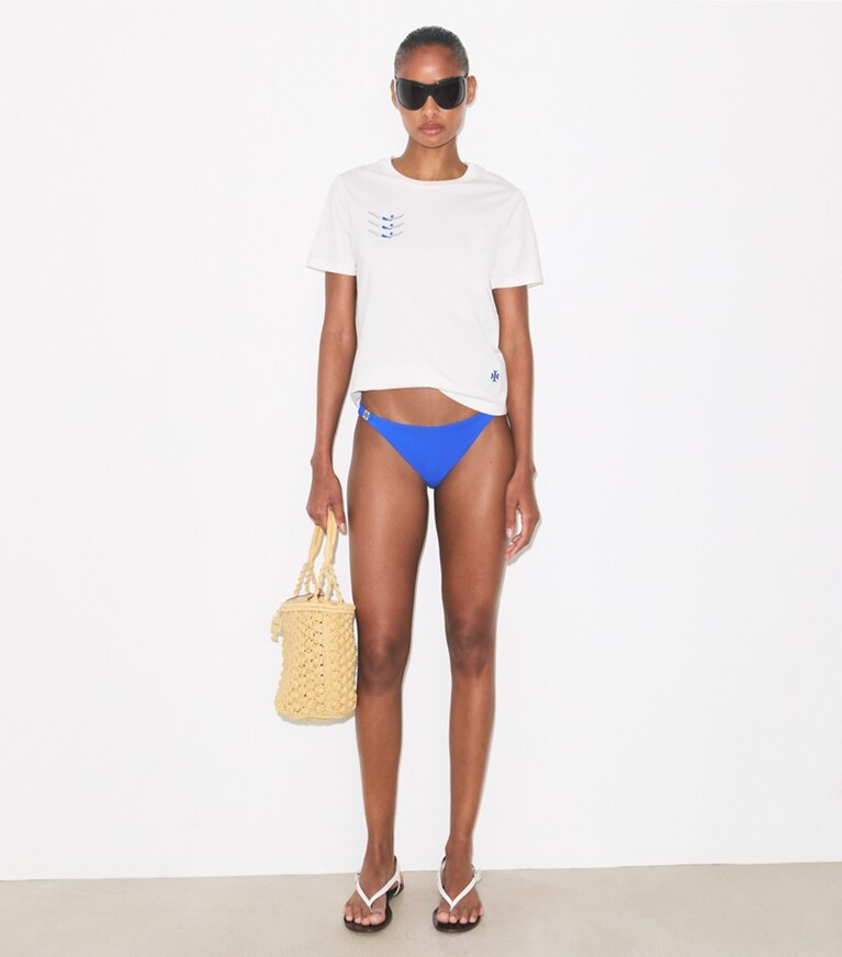 Tory Burch diseñador tops Camiseta de algodón Swimmers en White frente en modelo