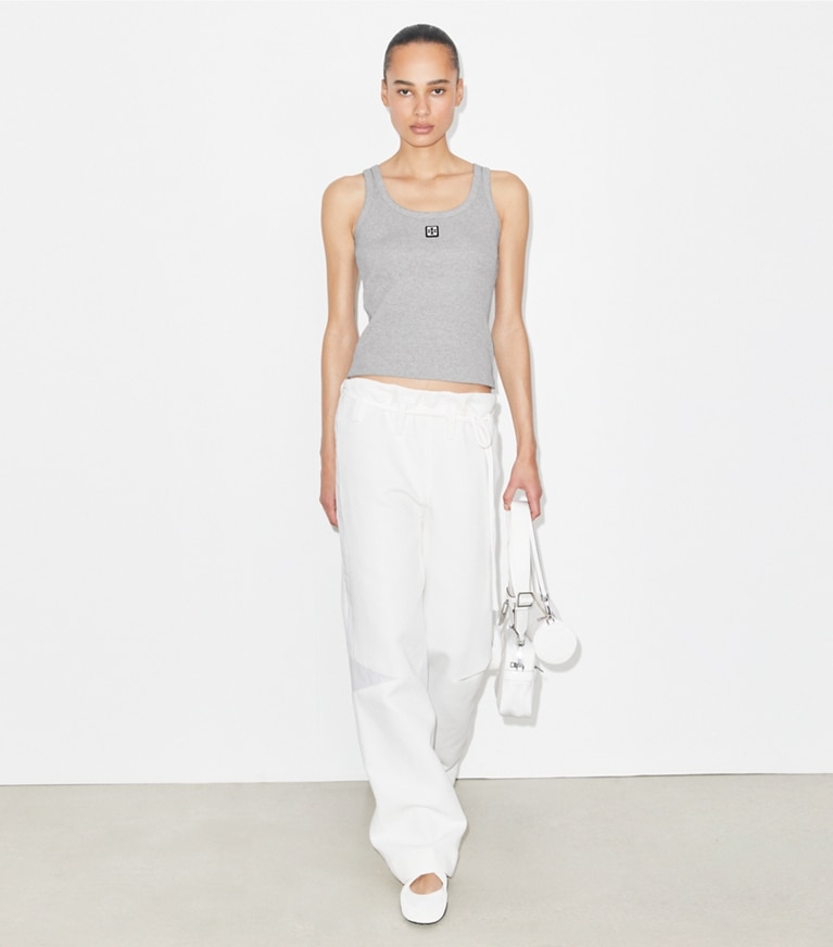 Tory Burch diseñador partes de arriba Camiseta de tirantes de algodón con cuello redondo en Medium Heather Gray frente en modelo