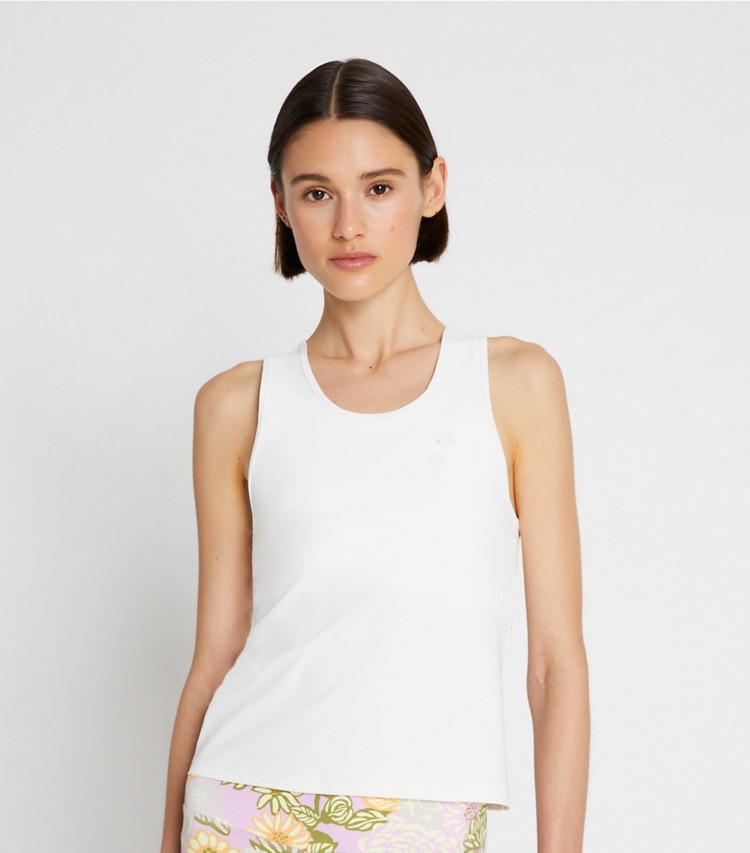 Tory Sport diseñador tops Camiseta de tirantes de tenis con espalda nadadora de punto técnico en Snow White en el modelo (detalle)