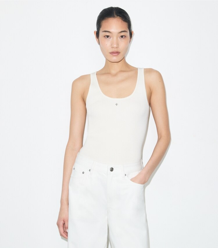 Tory Burch designer tops Canotta in maglia di viscosa in New Ivory on model detail