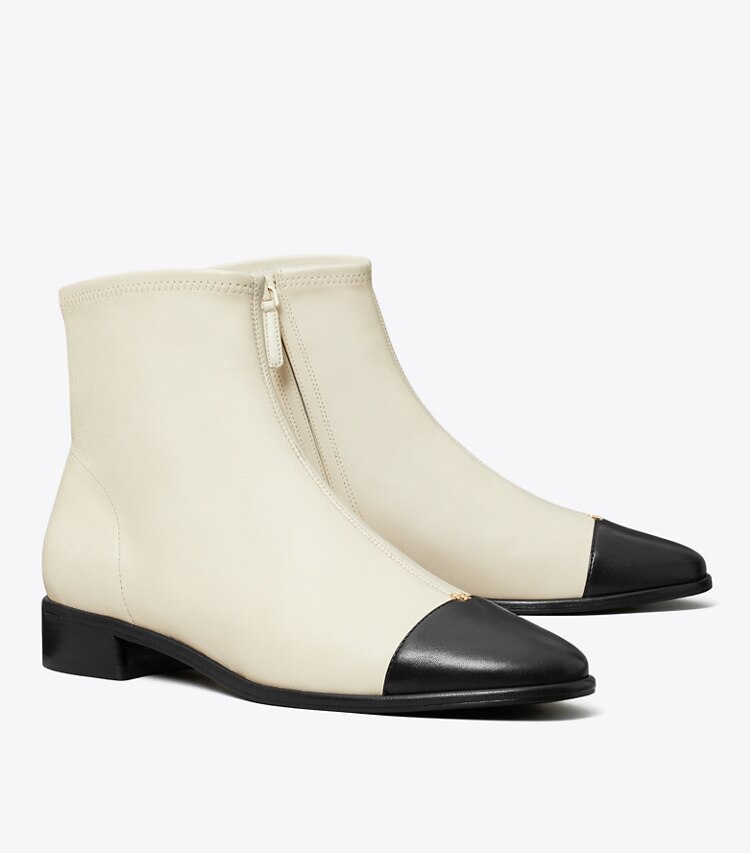 Tory Burch designer ブーティ キャップトゥ アンクルブーツ in LIGHT CREAM / PERFECT BLACK angle
