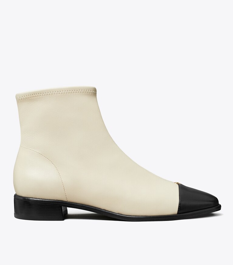 Tory Burch designer ブーティ キャップトゥ アンクルブーツ in LIGHT CREAM / PERFECT BLACK angle