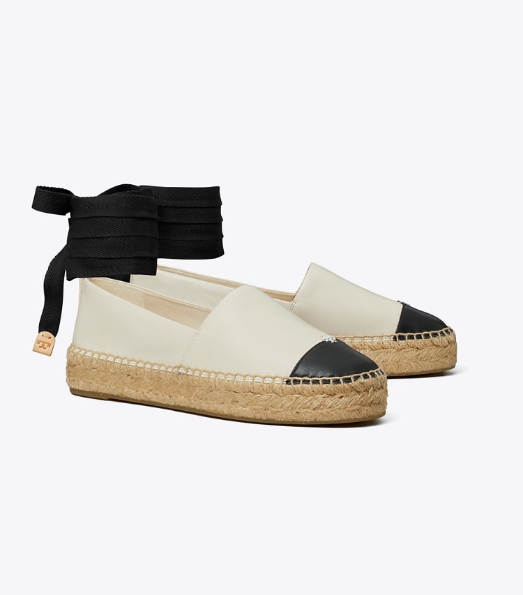 Tory Burch designer エスパドリーユ キャップトゥ エスパドリーユ in LIGHT CREAM / PERFECT BLACK angle