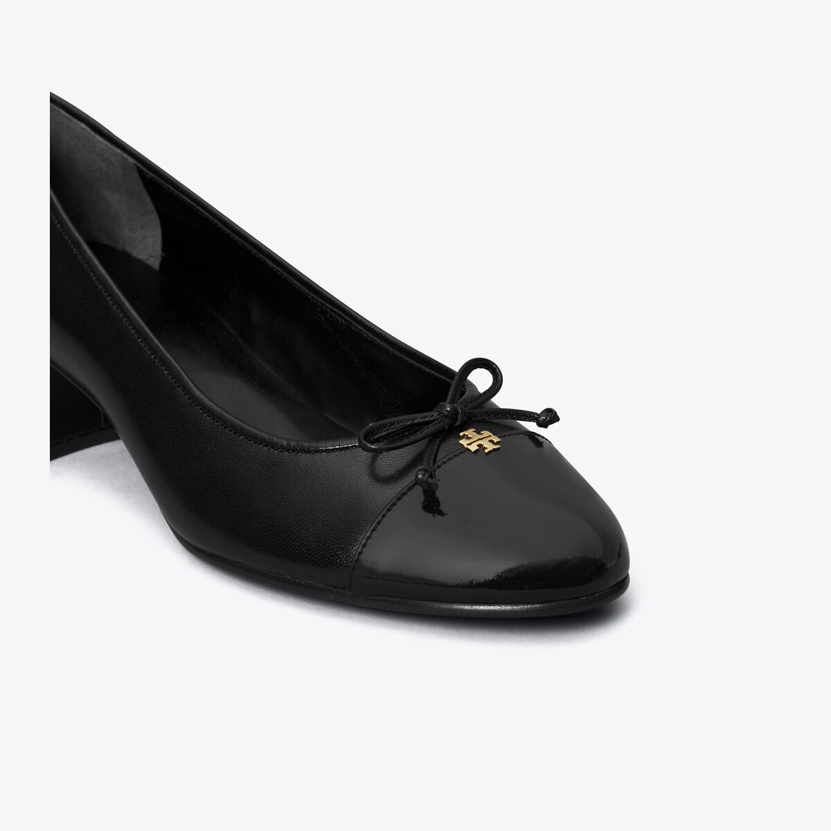 長く愛される【Tory Burch】CAP-TOE PUMP パンプス リボン ロゴ Cap-Toe Pump: Women's Designer Heels | Tory Burch