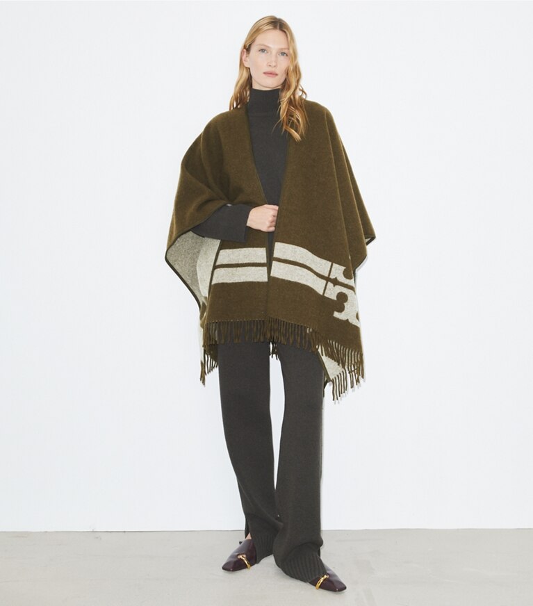 Tory Burch diseñador mascarillas Capa a rayas en Chocolate accesorio en modelo