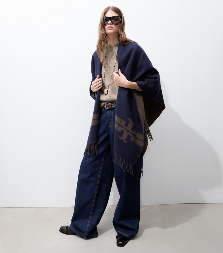 Tory Burch designer masques Cape rayée in Striped Logo Cape Navy accessory on model