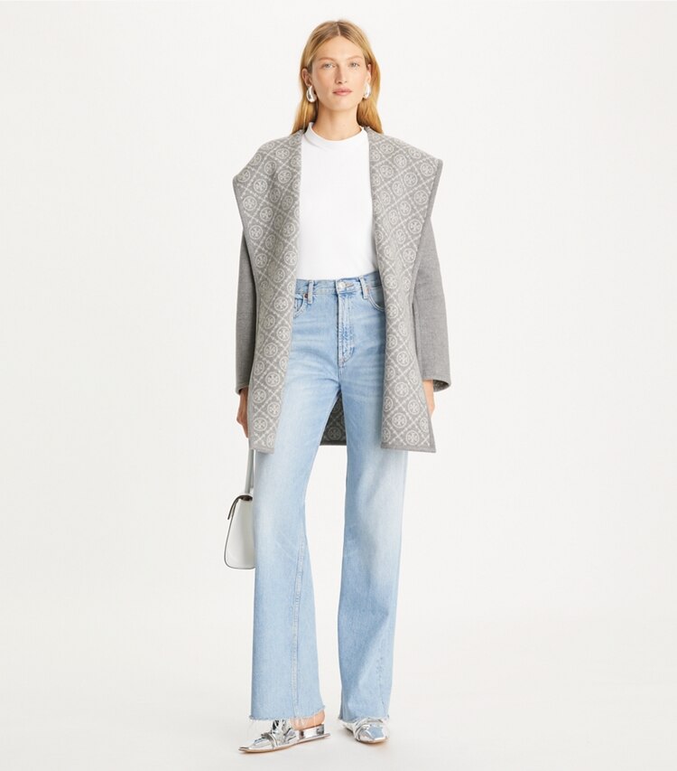 Tory Burch designer cappotti Cappotto in lana con cappuccio in Gray T Monogram parte anteriore su modella