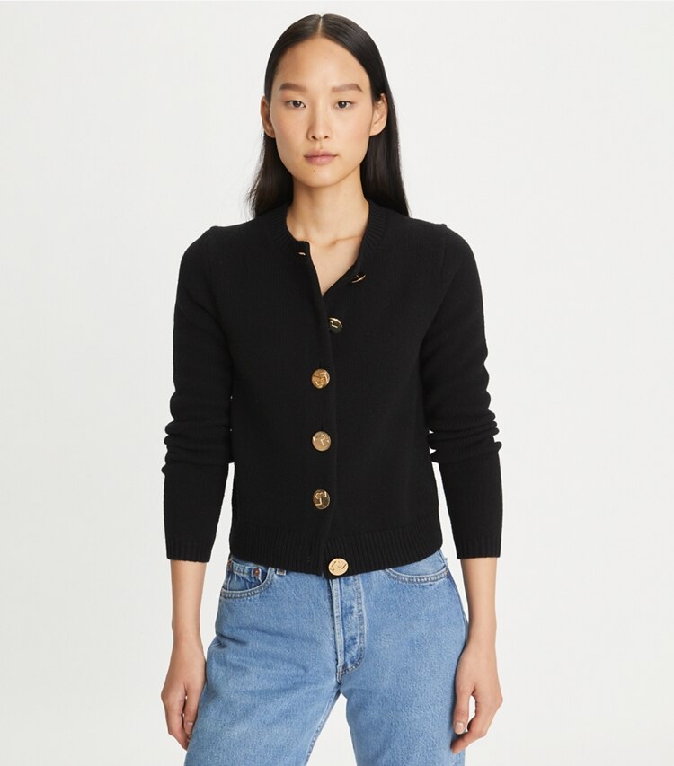 Tory Burch designer strickware Cardigan aus Wolle mit Logoknöpfen in Black on model detail