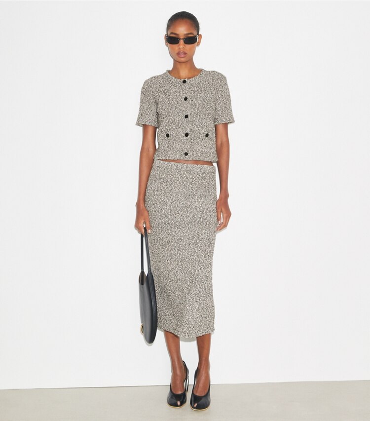 Tory Burch designer maglioni Cardigan corto in tweed in Black Truffle parte anteriore su modella