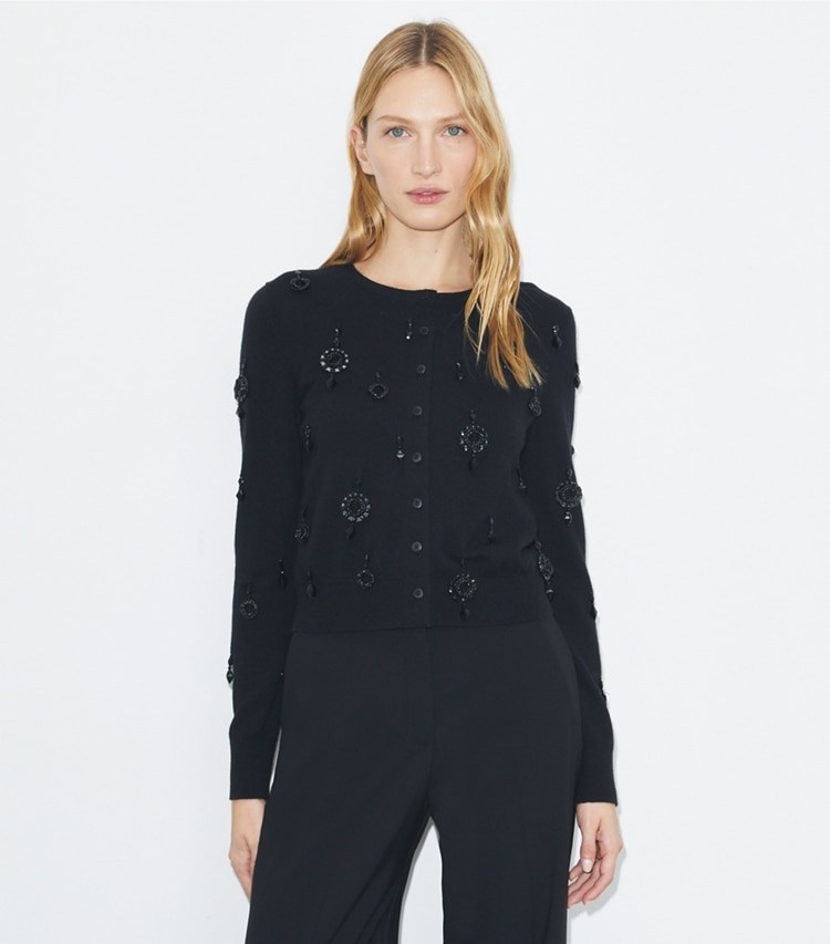 Tory Burch designer maglioni Cardigan decorato in lana in Black on model detail