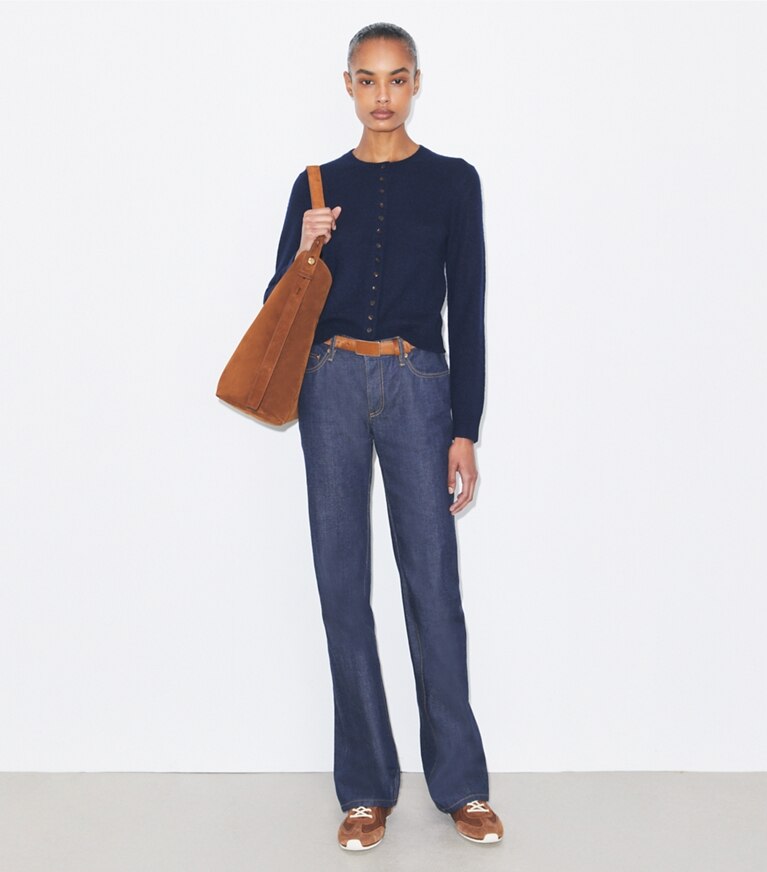 Tory Burch designer sweaters Cardigan en cachemire et soie in Navy sur mannequin, devant