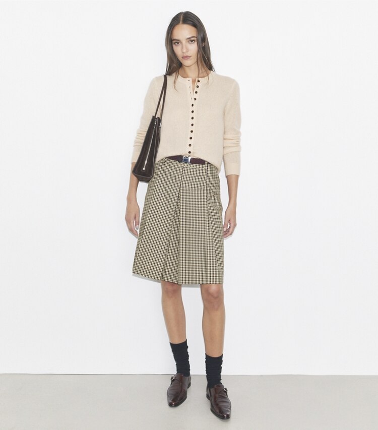 Tory Burch designer sweaters Cardigan en cachemire et soie in Archroma 108-210 sur mannequin, devant