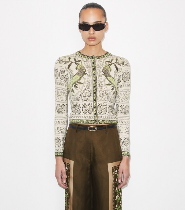 Tory Burch designer sweaters Cardigan en cachemire imprimé dans Light Ivory / Mint Cockatoo détail sur modèle