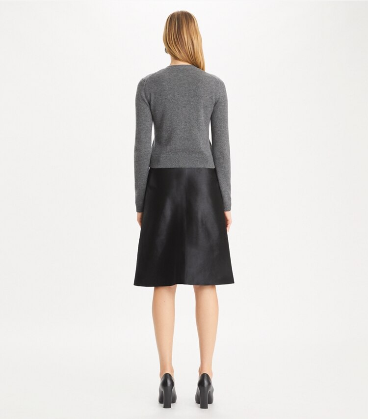 Tory Burch designer sweaters Cardigan en cachemire in Dark Steel Melange on model back