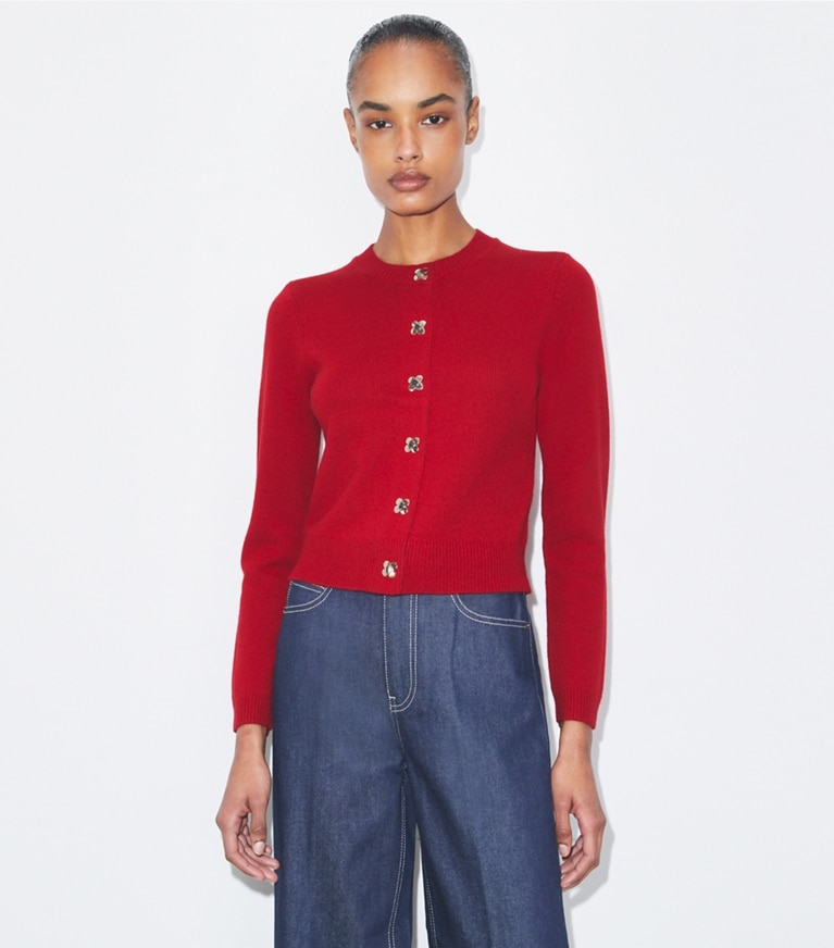 Tory Burch designer sweaters Cardigan en cachemire in Red on model detail