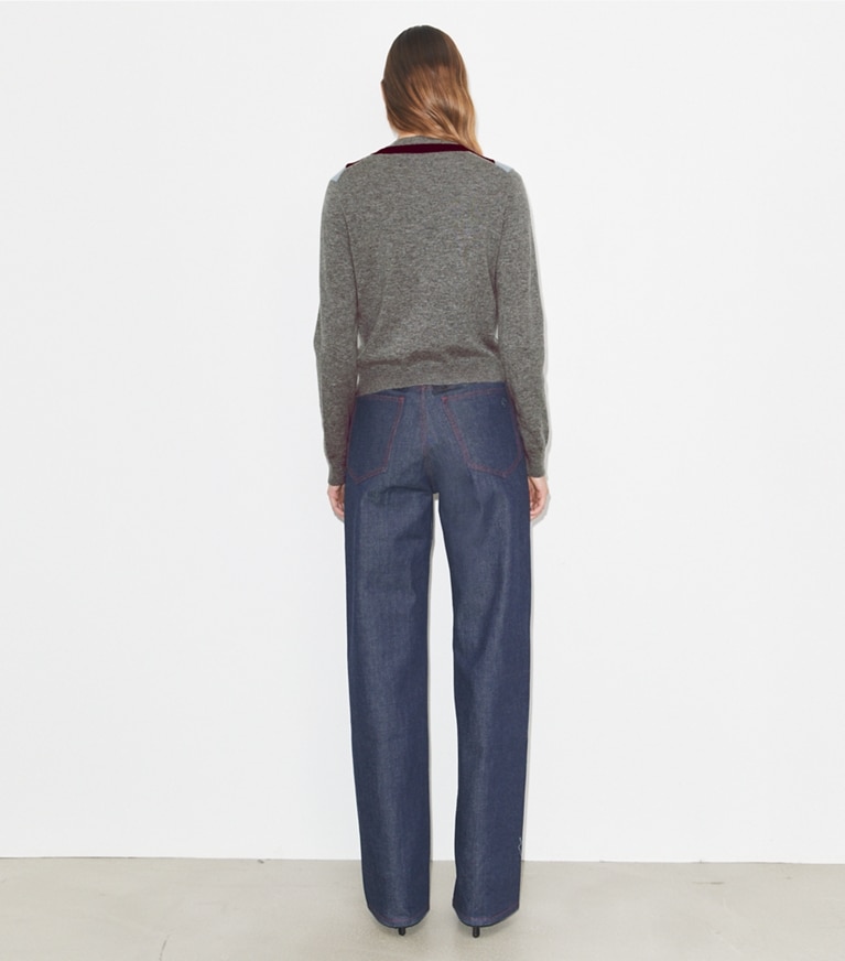 Tory Burch designer sweaters Cardigan en laine à chevrons in Light Gray on model back